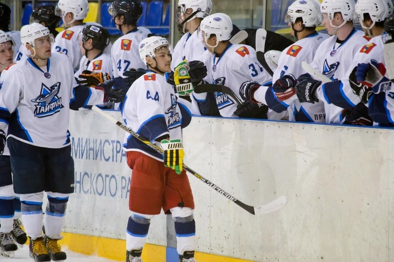 Хоккеисты «Тайфуна» вновь проиграли в Санкт-Петербурге