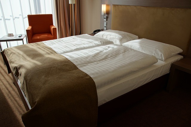 Во Владивостоке мужчину осудят за кражу постельного белья из гостиницы