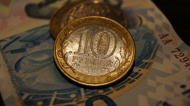 В Приморье в 2017 года погасили долгов по зарплате на сумму 580 млн рублей. Но ещё столько же должны