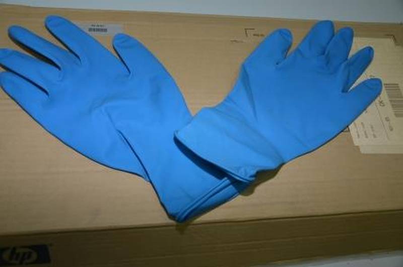 Владивостокская таможня арестовала семь тонн перчаток
