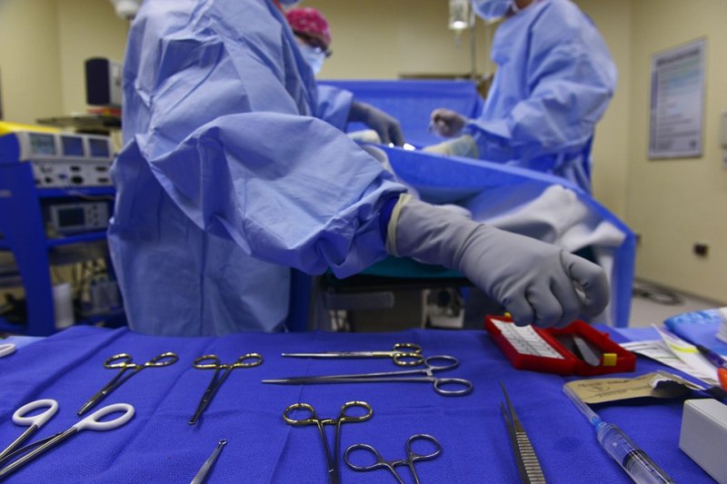 Более 12 часов операции: нейрохирурги «тысячекоечной» подарили пациенту вторую жизнь