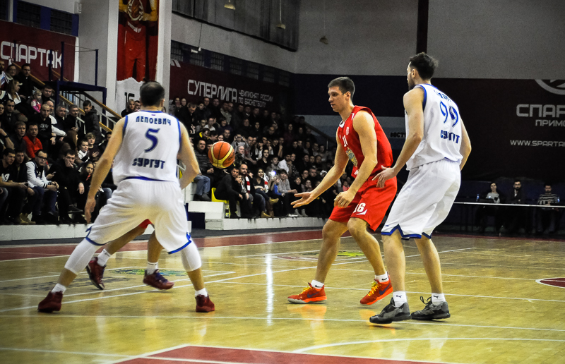 Баскетболисты «Спартака-Приморье» уступили в первом домашнем матче полуфинала