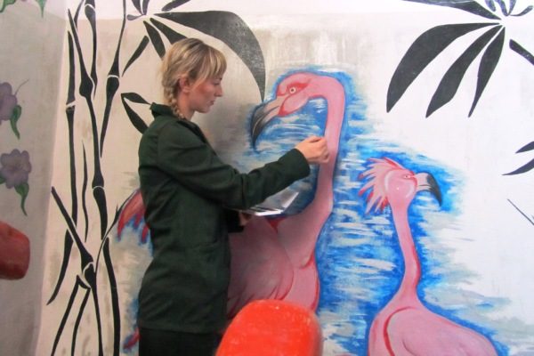 В Приморской колонии осужденные женщины занялись художественной росписью стен