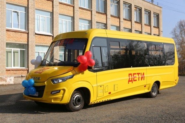 Владивостокская школа №70 получила автобус 2017 года выпуска