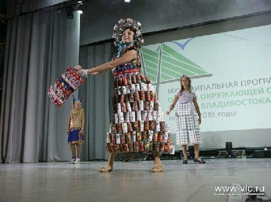 Во Владивостоке около 500 школьников и студентов участвовали в эко-шоу