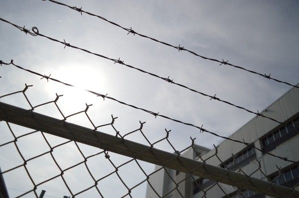 Пациентов тюремной больницы в Приморье попытались «подлечить» стрелой с наркотиками