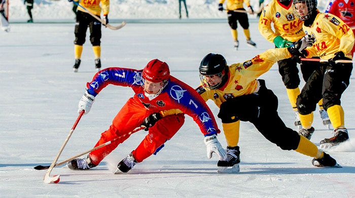 Арсеньевский «Восток» победил лидеров первенства России по хоккею с мячом