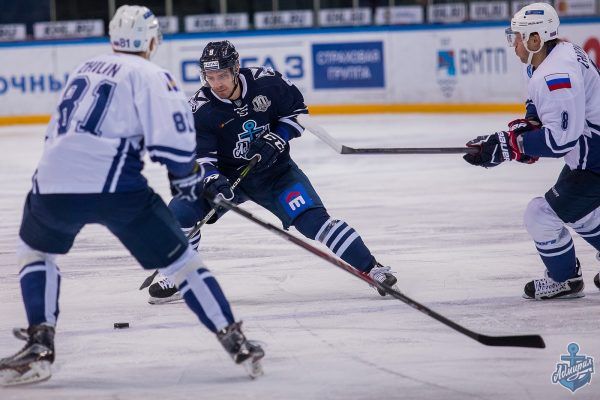 Хоккеисты «Адмирала» в повторном контрольном матче победили «Сахалин»