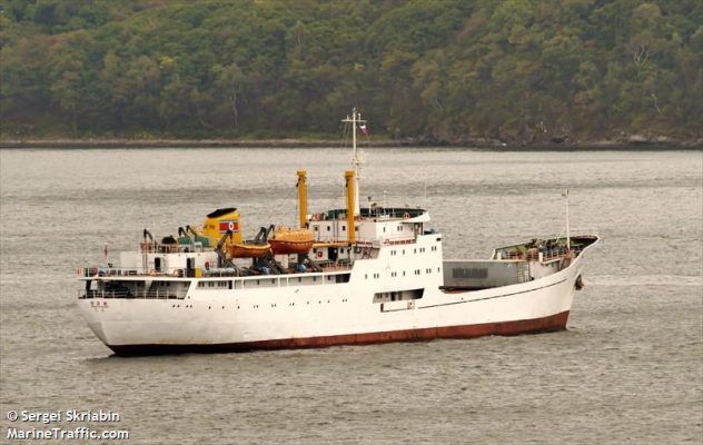 Северокорейское судно, которое не пускают во Владивосток, подало сигнал бедствия