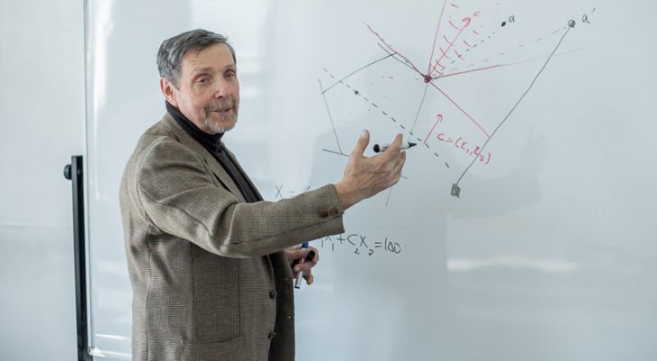 Статья профессора ДВФУ признана одной из лучших в мировой математике