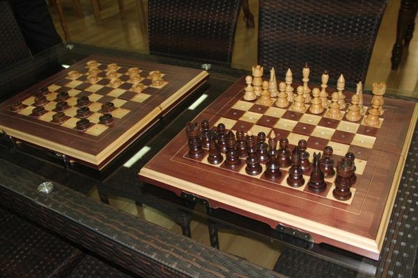 В Приморье заключённые изготовили тактильные шахматы и шашки для инвалидов по зрению