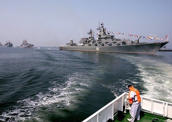 В главной бухте Владивостока начали подготовку ко Дню ВМФ