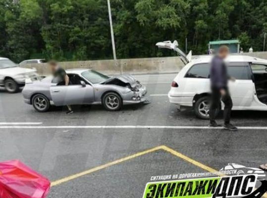 ДТП с участием спортивного автомобиля произошло во Владивостоке