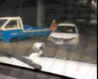 Автомобили утопли во Владивостоке после сильного дождя
