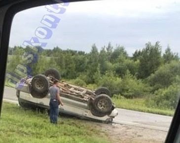 В результате страшного ДТП в Приморье перевернулся автомобиль