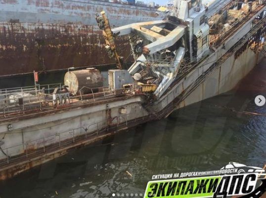 Плавучий док в Приморье разломился на две части в результате аварии — очевидцы