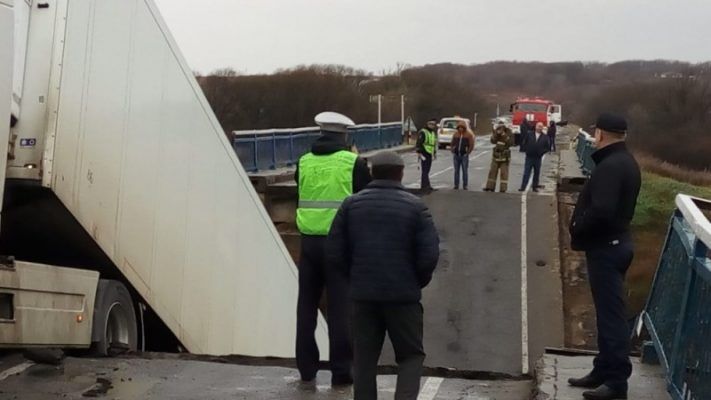 Уголовное дело завели после трагического крушения моста в Приморье