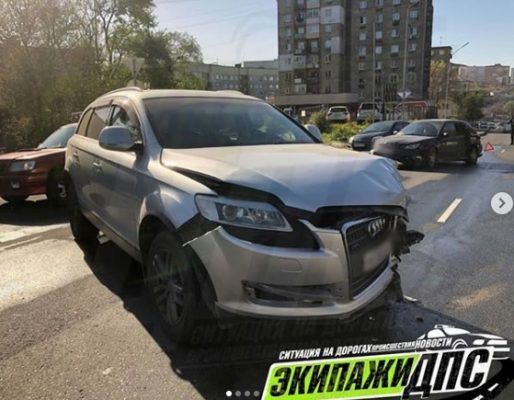 В результате жёсткого ДТП во Владивостоке чуть не вспыхнула машина