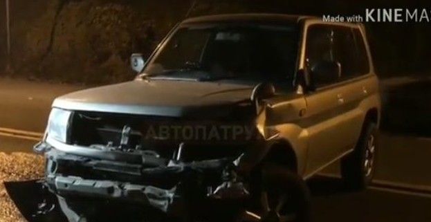 Во Владивостоке водителя разбитой машины забрали в больницу
