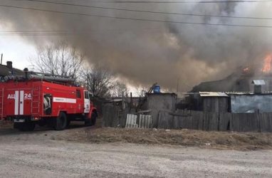 Страшный пожар в Приморье: без жилья остались семь семей