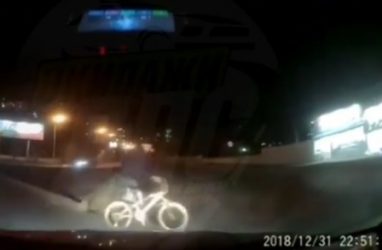 Во Владивостоке машина сбила велосипедиста за час до Нового года