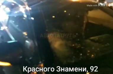 Автомобиль сбил женщину во Владивостоке