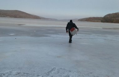 Трагедия на льду: в Приморье погиб любитель зимней рыбалки