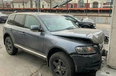 Жёсткое ДТП в центре Владивостока: столкнулись Volkswagen и Subaru