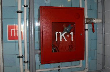 Вспоминая Кемерово: ржавый пожарный гидрант обнаружили в одном из посещаемых объектов Владивостока