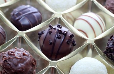 Наркотики в шоколадной конфете пытались передать осужденному в Приморье