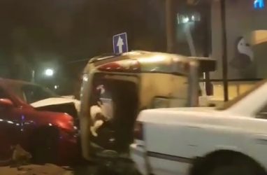 Шокирующее ДТП с переворотом произошло во Владивостоке — видео