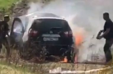 В Приморье машина сгорела за считанные минуты