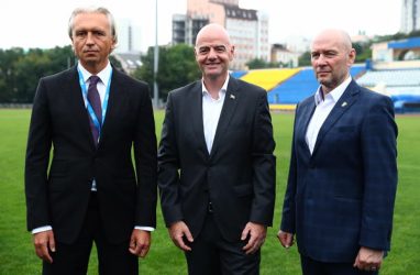Президент ФИФА увидел домашний стадион «Луча» и заявил, что его нужно отреставрировать