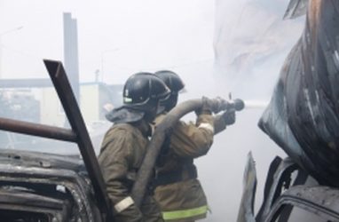 Серьёзный пожар во Владивостоке: из здания эвакуировали 50 человек