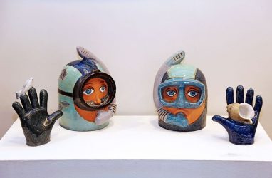 Во Владивостоке открылась совместная выставка художника и керамиста