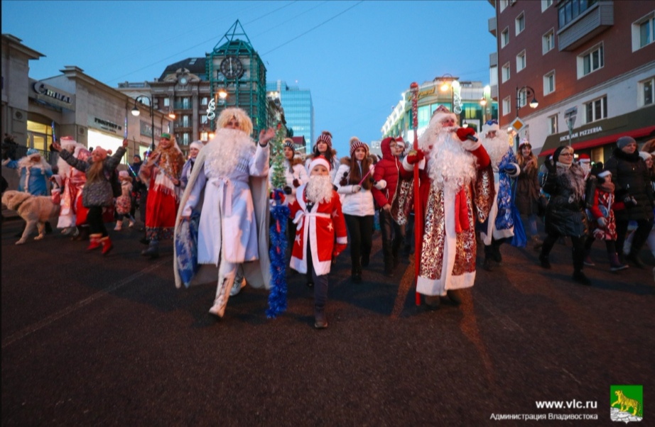 Шествие Дедов Морозов со Снегурочками прошло во Владивостоке
