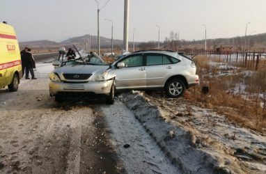 «Погиб до приезда скорой»: Lexus разрубило пополам в ДТП в Приморье