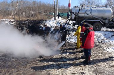 Более 1592 кубометров загрязнённого грунта вывезли с места разлива мазута в Приморье