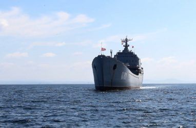 Большой десантный корабль ТОФ доставил во Владивосток почти 1000 эвакуированных