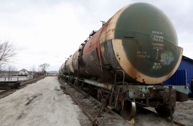В Приморье 15 человек занимались хищением нефтепродуктов на железной дороге