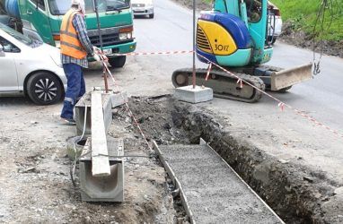 Во Владивостоке занялись ремонтом тротуаров и водоотводов