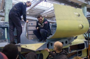 Нехватку спецодежды и режущего инструмента обсуждали на крупном оборонном заводе «Прогресс» в Приморье