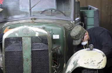В Приморье военнослужащие подготовят легендарное авто к параду 75-летия Победы