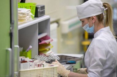 В Приморье медработникам недоплатили за борьбу с коронавирусом