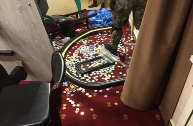Во Владивостоке пытались уничтожить подпольное казино на фоне рейда силовиков