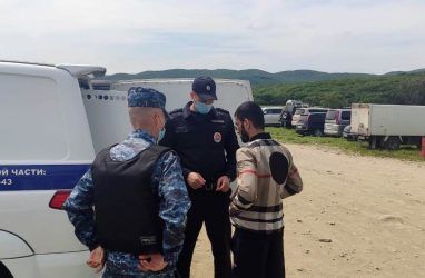 По жалобам приморцев на острове Русский пресекли деятельность «верёвочников»