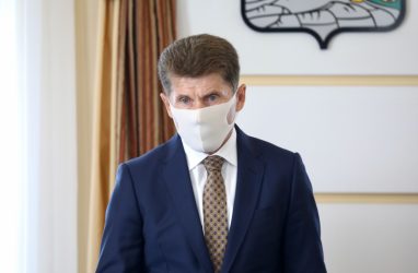 «Скамейки в виде саркофагов»: губернатор Приморья раскритиковал мэрию Владивостока за благоустройство