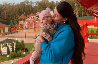 Десятки тысяч лайков собирает новое фото Ольги Рапунцель со второй дочкой