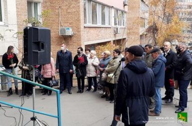 Во Владивостоке торжественно открыли мемориальную доску почётному гражданину Петру Шугурову