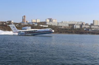 Гидросамолёт задействовали в ходе учений у берегов Владивостока